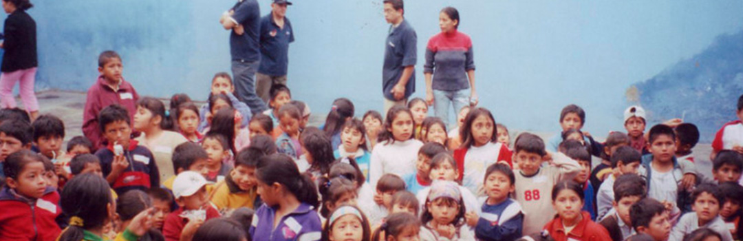 niños y niñas en comedor social Santa Anita en Lima 2015