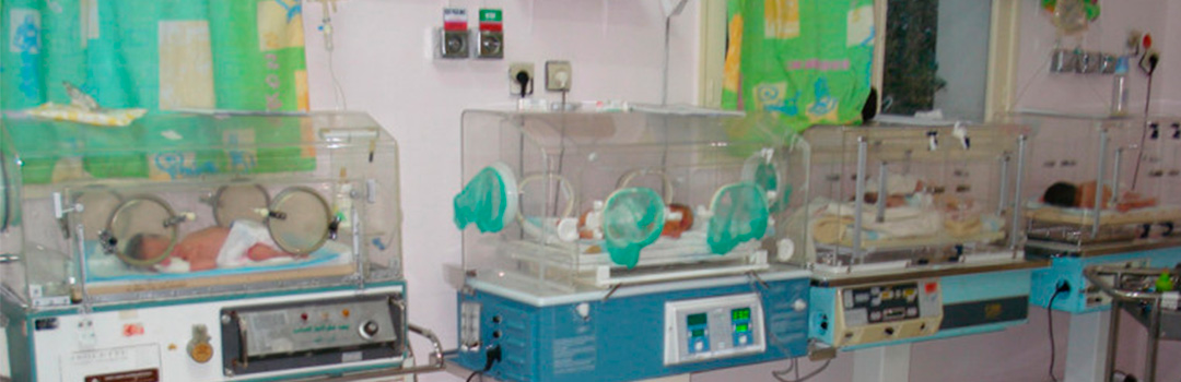 incubadoras y aparato de fototerapia en hospital infantil de Nador