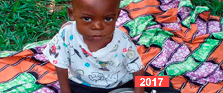 Equipamiento de hospital para niños en R. D. del Congo