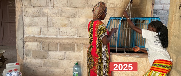 Agua para saneamiento y espacios verdes en la escuela de Bounkiling