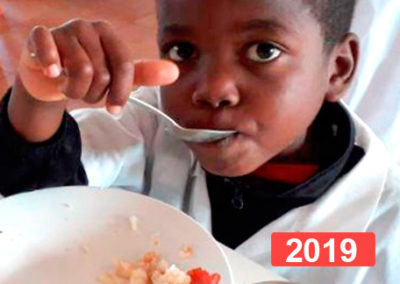 Derecho a la alimentación y material escolar para un colegio en Quibala