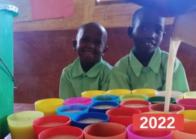 Desayunos mágicos para Wazo Huru School 2022.  Comedor social